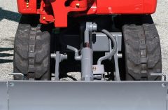 Takeuchi_bager_Terex_i_AUSA_dumper