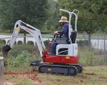 Takeuchi_bager_Terex_i_AUSA_dumper