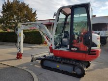 Takeuchi_bager_Terex_i_AUSA_dumper