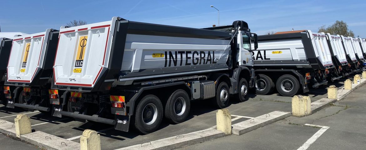 Half-pipe tippers for Integral Engineering