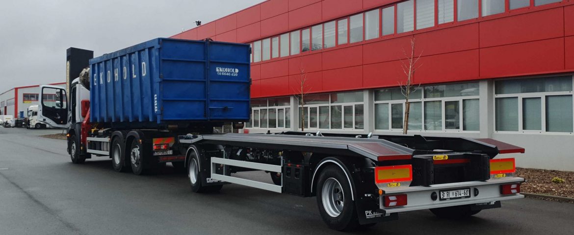 Municipal trailer for transporting roll containers for Ekohold