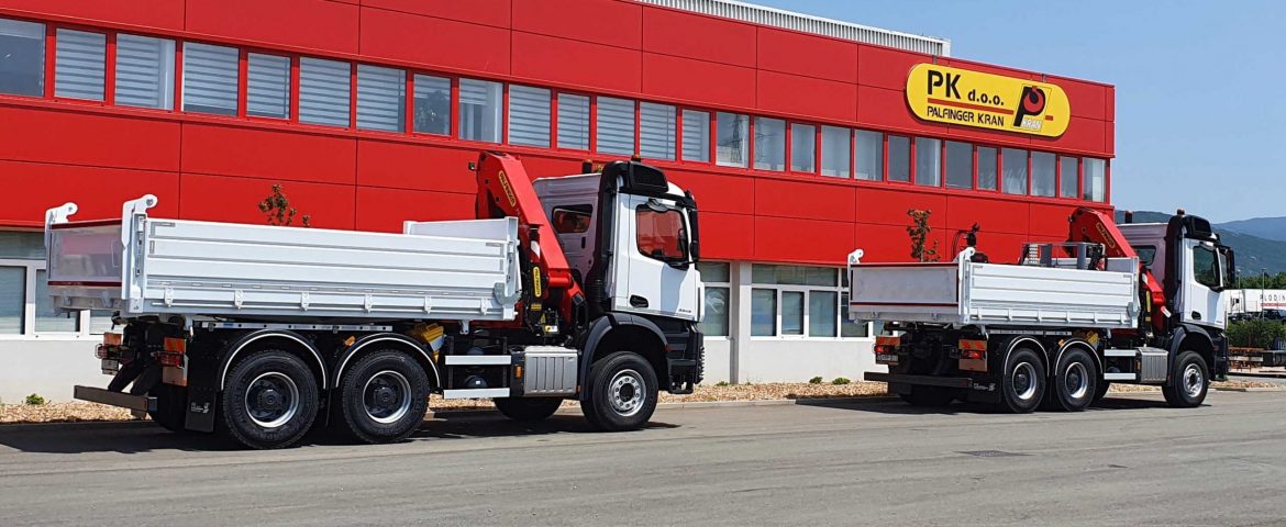 Tippers with Palfinger PK 24.001 SLD5 truck cranes for STRABAG