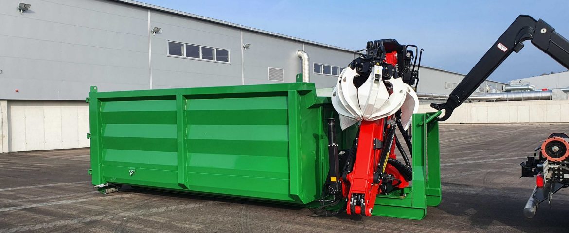 Roll-off container with an Epsilon crane for the Bikarac Center